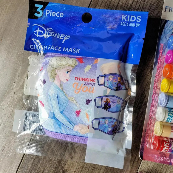 NWT Disney's Frozen 2 Chapstick Face Mask Body Glitter Bundle - Picture 3 of 10